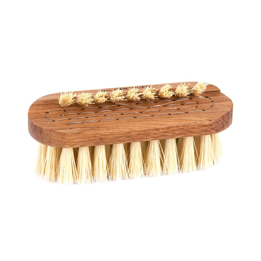 Iris Hantverk Lovisa Nail Brush, Oak Wood and Tampico Fiber Nail Brush Iris Hantverk