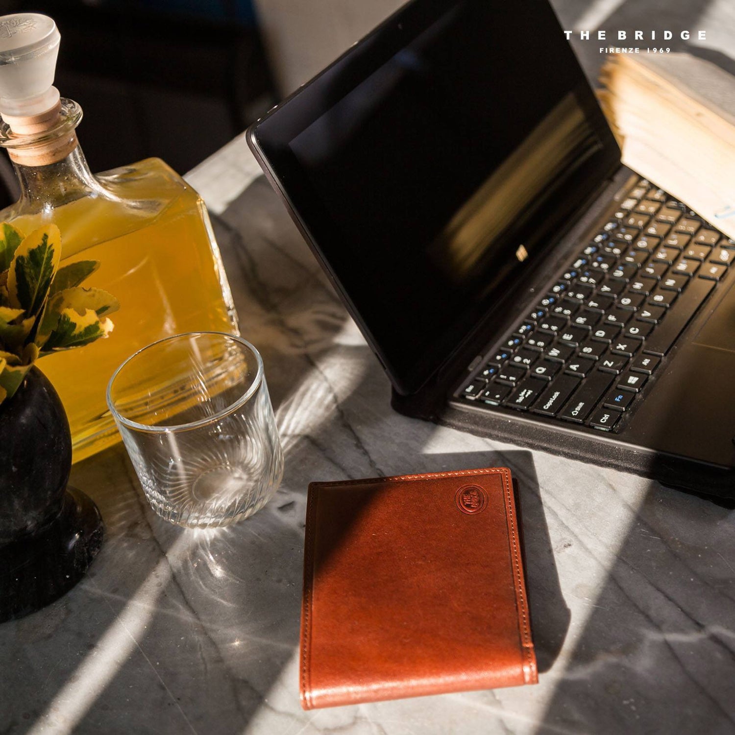 The Bridge Story Uomo Men's Wallet with 3 CC Slots and Coin Purse Leather Wallet The Bridge